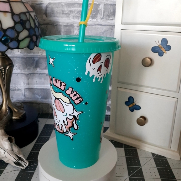 Cold cup. Spooky melting conchas & pan dulce. With straw & topper - Picture 7 of 8